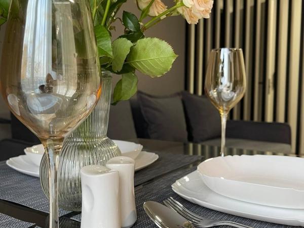 Uzhhorod Apartment Lux Світло не вимикають, Забронировать  Отели Ужгорода с парковкой, Парковка