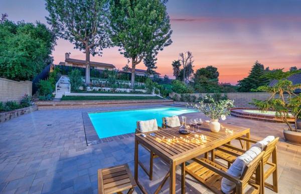 Luxe Sundance Villa 3BR with Pool and Spa Near Disney, Забронировать  Помона Большой Лос-Анджелес