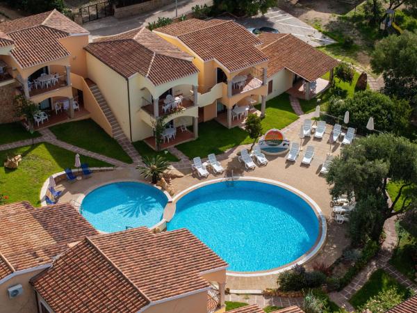 Apartment Sardinia Seaside With Ac And Wifi, Забронировать  Отели Бадези с бассейном, Бассейн