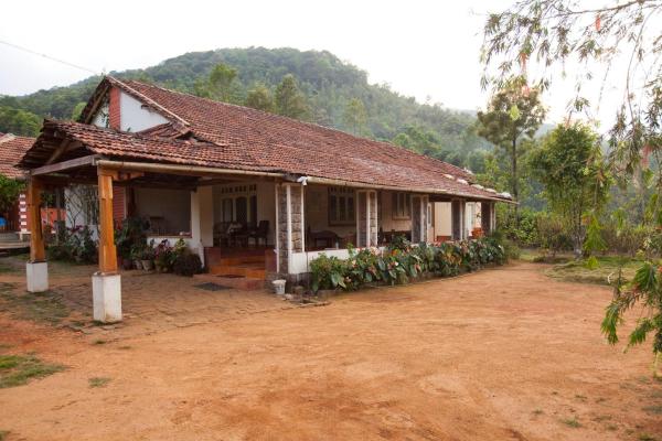 Kabbe Hillview Homestay, Забронировать  Отели штата Карнатаки с парковкой, Парковка