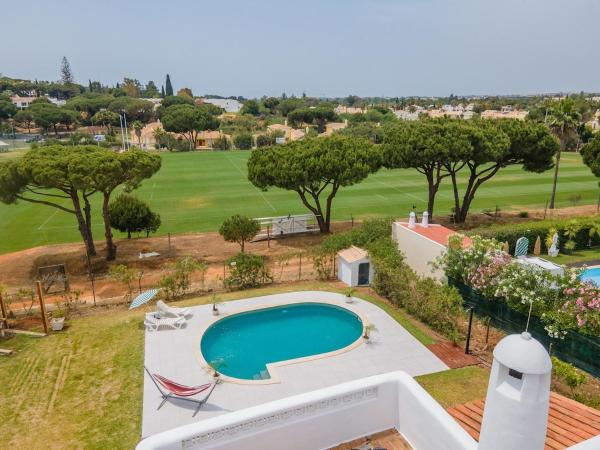 Villa Vilamoura NATURE GREEN GOLF AND POOL, Забронировать  Отели Куартейра с парковкой, Парковка