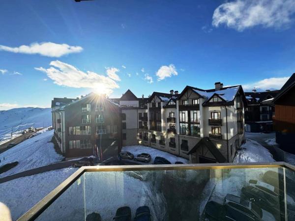 Redco Ski-In Apartments In New Gudauri, Забронировать  Отели Казбегский муниципалитета с парковкой, Парковка