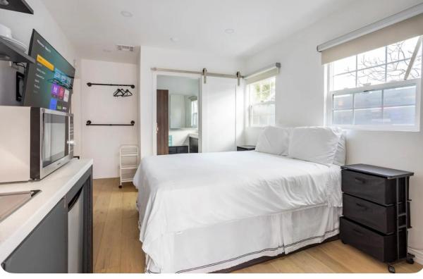 Charming one bed one bath privet studio, Забронировать  Тарзана San Fernando Valley
