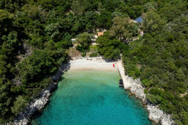 Villa Trianda a true gem just 27 steps from the beach, Забронировать  Сивота периферия Ионические острова