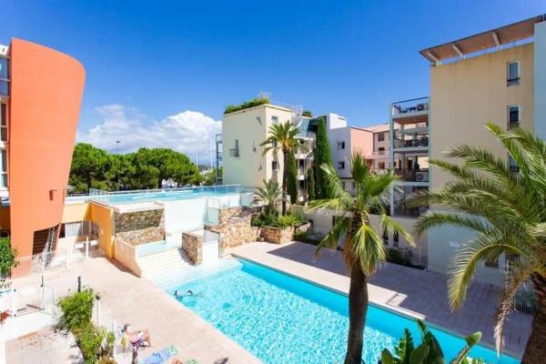 MISTRAL-Rare 6 pers, parking, wifi, ,clim, piscines, Забронировать  Отели Приморских Альпы с парковкой, Парковка