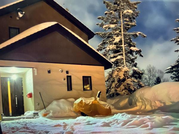 Soga Niseko home, Забронировать  Отели Нисеко с парковкой, Парковка