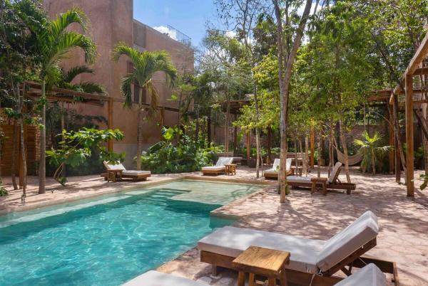 Stylish 3BR Villa with Rooftop Plunge Pool, La Veleta Tulum, Забронировать  Отели Тулум с парковкой, Парковка