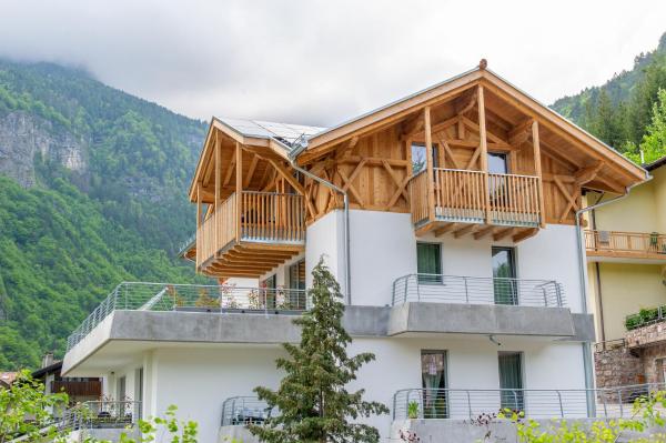 Dolomites Chalet Wolf, Забронировать Шале Виллы Мольвено, рядом с Гондольный подъёмник Мольвено-Прадель (нижняя станция), Вилла