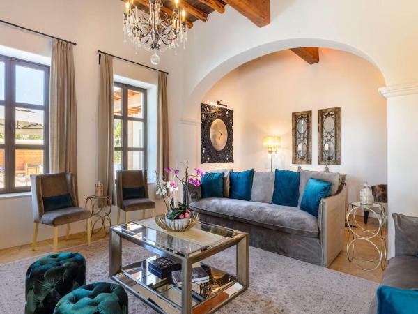 Villa in Ibiza near Aguas Blancas Beach, Забронировать  Санта-Эулалия-дель-Рио Ибица