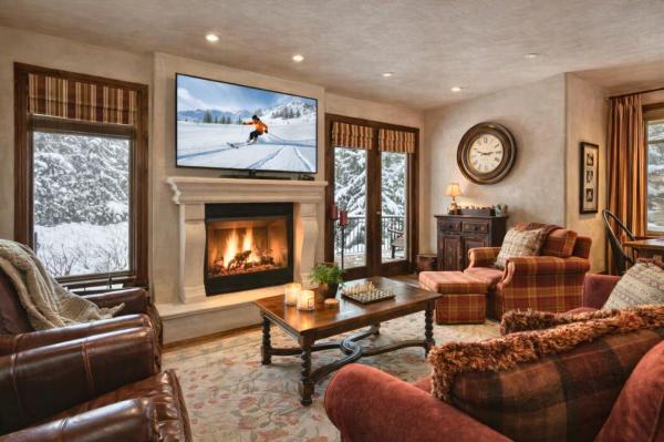 Ski-InSki-Out Townhome with 2-Bedrooms and private Hot tub Vintage on the Strand VIN-14 by KBM Resorts, Забронировать Отель Canyons , рядом с Waldorf Gondola