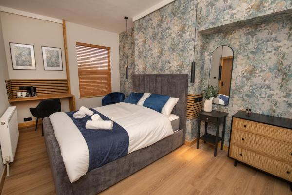 Amber Hotel with access to shared kitchen, Забронировать  Отели Йоркширских вересковых поля с парковкой, Парковка