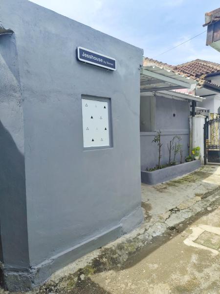 Jess House by Slamet, Забронировать  Padayungan провинция Западная Ява