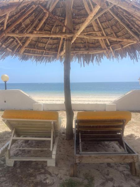 Dada Suites De Luxe Ocean Beachfront B&B, Забронировать  Отели Mombasa North Coast с парковкой, Парковка