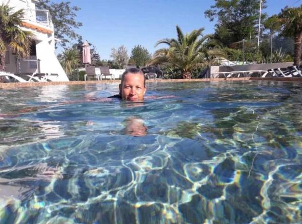 ZEcamping 4 piscine chiens acceptés sauna hammam mini golf 500m plage, Забронировать  Отели Нотр-Дам-де-Мон с бассейном, Бассейн