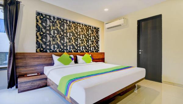 Hotel Premium Star Family Rooms, Забронировать  Отели штата Уттар-Прадеша с парковкой, Парковка