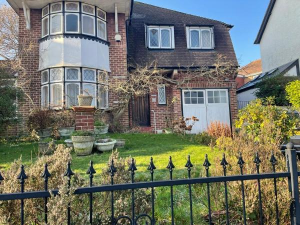 Livadia House at St Leonards on Sea, Забронировать  Отели Восточного Сассекс с парковкой, Парковка