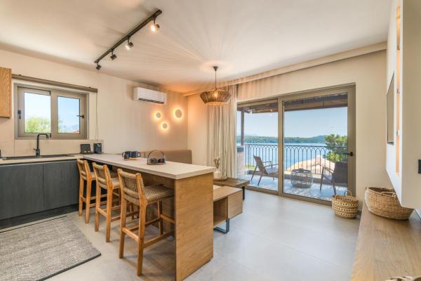 ANOGI suites, Забронировать  Отели Нидри с парковкой, Парковка