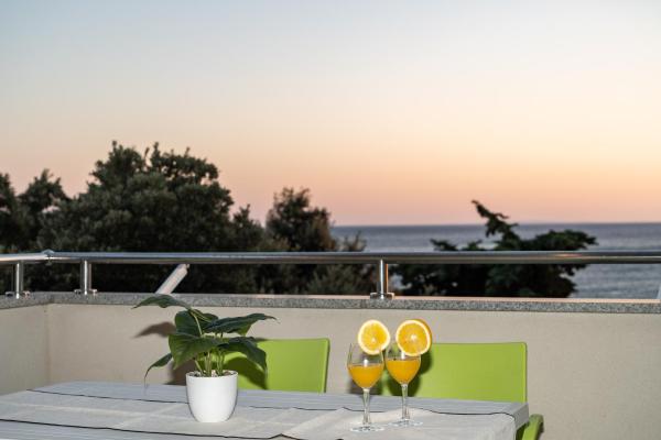 Marea apartments next to the beach, Забронировать  Новалья Задарская жупания