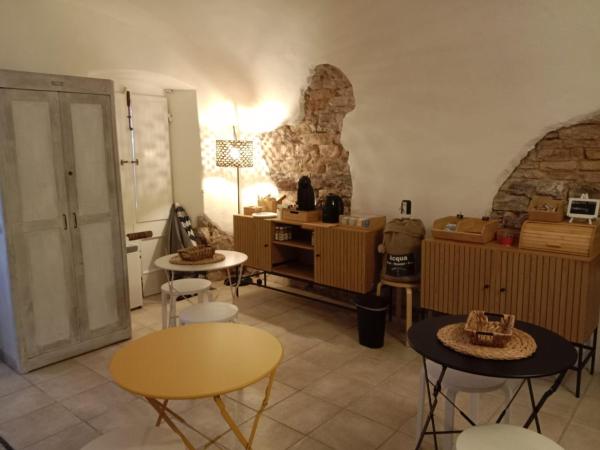 DEMIVIE GUESTHOUSE, Забронировать  Леричи Итальянская Ривьера