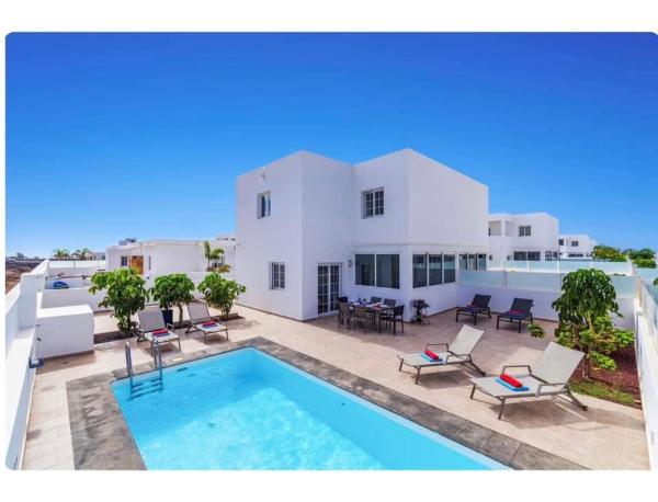 Villa Bliss Rubicon, Забронировать  Отели Лансароте с парковкой, Парковка