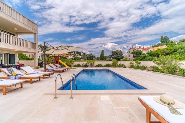 House Villa Gold, Забронировать  Отели Сплита с бассейном, Бассейн