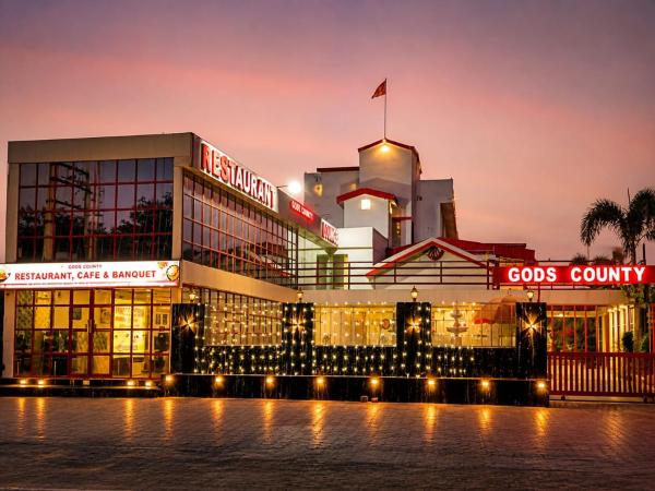Gods County Hotels & Resorts, Забронировать  Отели Тарапит с бассейном, Бассейн