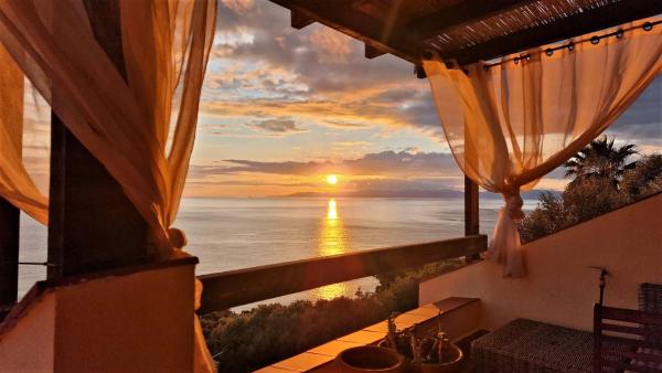 Endless Sea Views at Villa delle Stelle, Забронировать  Торре-делле-Стелле Южная Сардиния