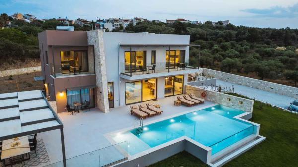 Star Luxury Villa - Private pool, gym, playground, Забронировать  Отели Като-Даратсо с бассейном, Бассейн