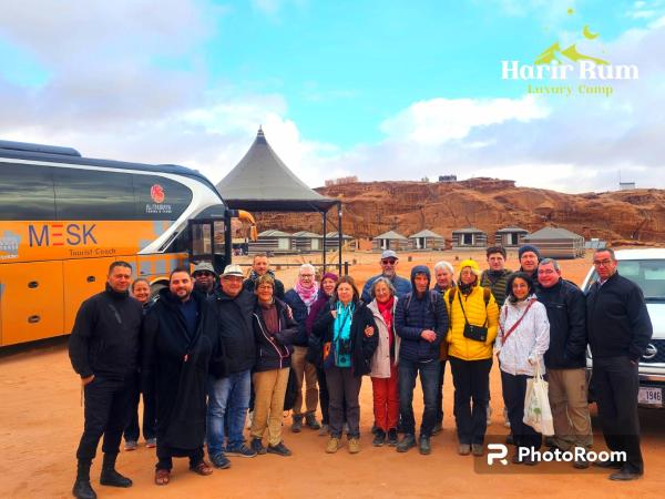 Harir Rum luxury camp, Забронировать  Отели мухафаза Акабы с парковкой, Парковка