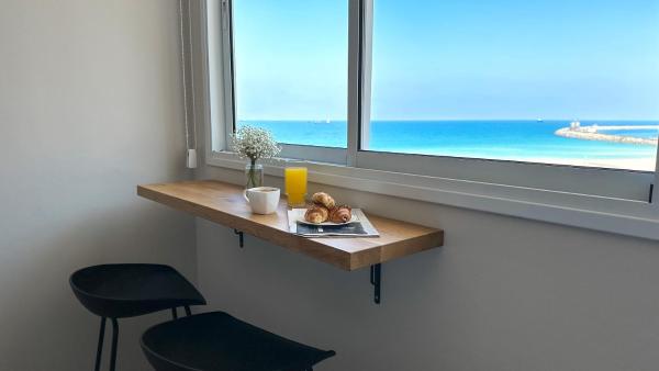 Angel Apt-Amazing SeaView-Netfix-Wifi-Free Parking, Забронировать  Ашдод Центральный Округ Израиля, рядом с Пляж г. Ашдод
