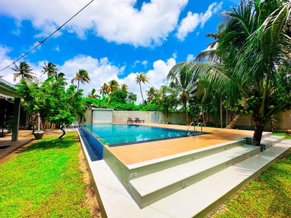 Beachfront Private Pool Villa Luxury Ocean Retreat - The White House, Забронировать  Отели Округа Галле с завтраком, Завтраки