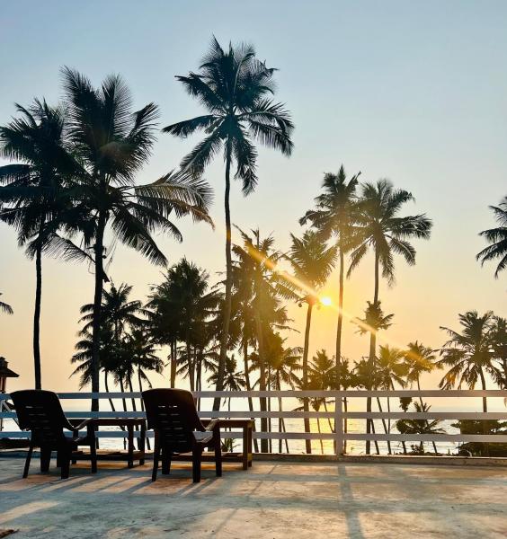 Sunset Ville Beach Resort, Забронировать  Отели штата Кералы с парковкой, Парковка