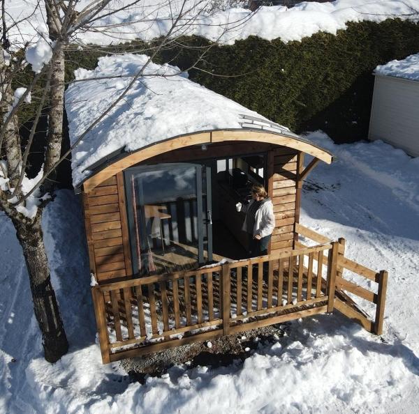 Le Clos Du Pin, Забронировать  Отели Лыжного курорта на озере Анси с парковкой, Парковка