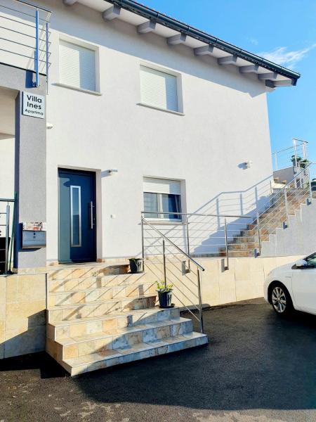 Villa Ines, Забронировать  Отели Словенской Истрия с парковкой, Парковка