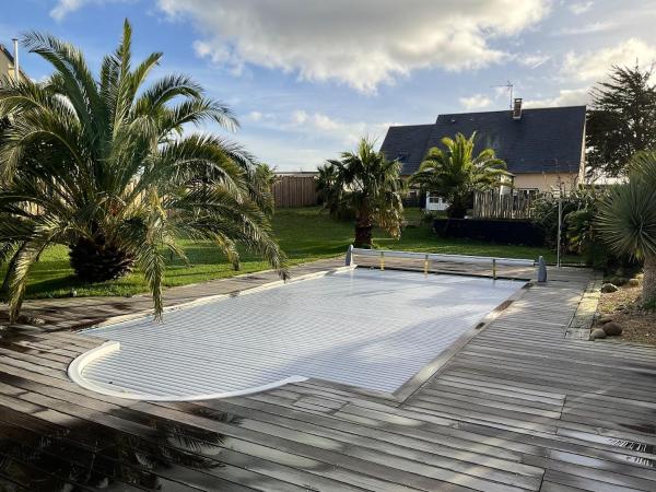 Villa ensoleillée à Bretteville-sur-Ay avec piscine privée, Забронировать  Отели Бретвиль-Сюр-Е с бассейном, Бассейн