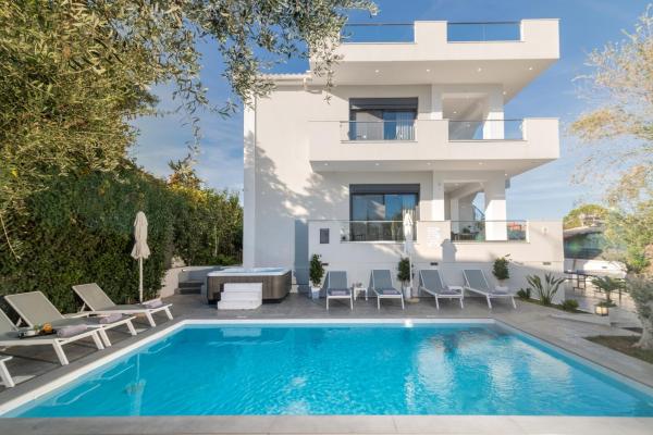 Royal View Villa - Private Pool & Hot Tub, Забронировать  Отели Закинтос с бассейном, Бассейн
