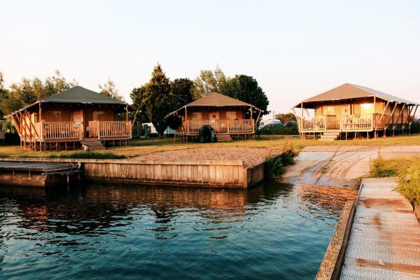 Luxury Lake Lodge, Забронировать  Alphen Гелдерланд
