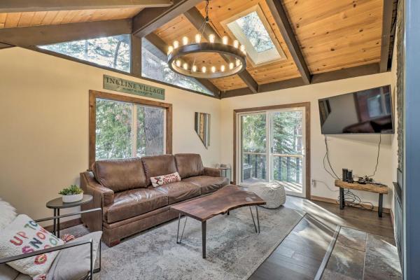 2 Mi to Beach Incline Village Cabin with Patio, Забронировать  Отели North Lake Tahoe с парковкой, Парковка