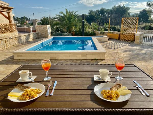 Villa ISLAND VIR with pool, Забронировать  Отели Вир с парковкой, Парковка
