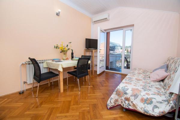 Apartments and Room Agiss with pool