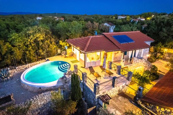 Villa Nana with a swimming pool, Забронировать  Добринь остров Крк