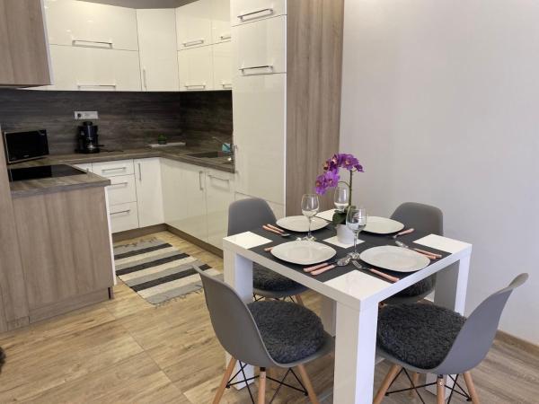 Oasis Apartman, Забронировать  Отели Хайдусобосло с парковкой, Парковка