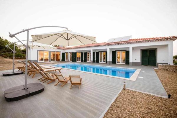 Az Villa Sea e Sun, Забронировать  Отели Алжезур с парковкой, Парковка