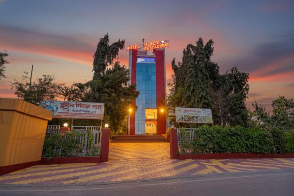 FabHotel Silver Star, Забронировать  Māngvādi штат Махараштра