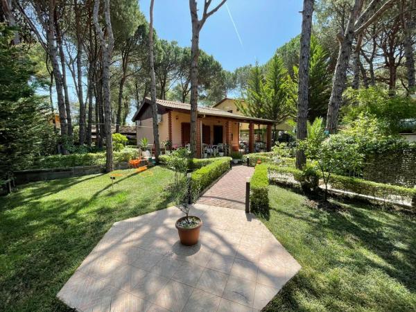 Seafront Villa with a Stunning Garden, Забронировать  Голем Tirana County
