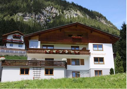 Klauserhof, Забронировать  Отели Тринс с парковкой, Парковка