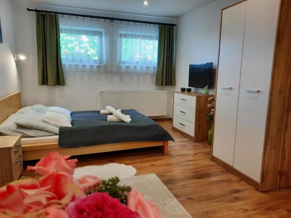 Cristal Apartman, Забронировать  Отели Шиофок с завтраком, рядом с Железнодорожный вокзал Шиофок, Завтраки