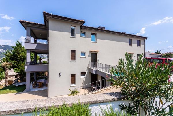 Apartments Vugrinec with Terrace, Забронировать Апартаменты/квартира Башка остров Крк