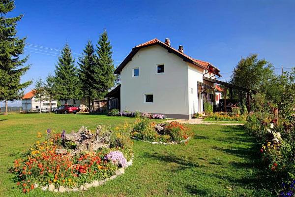 Apartmani Petrovic Tara, 3 udobna porodicna apartmana, Забронировать  Баина-Башта Tara Mountain