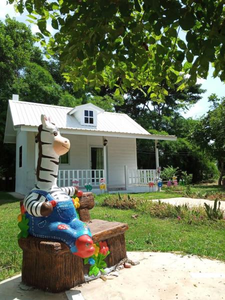 Benjamat Resort, Забронировать  Саконнакхон Sakon Nakhon Province